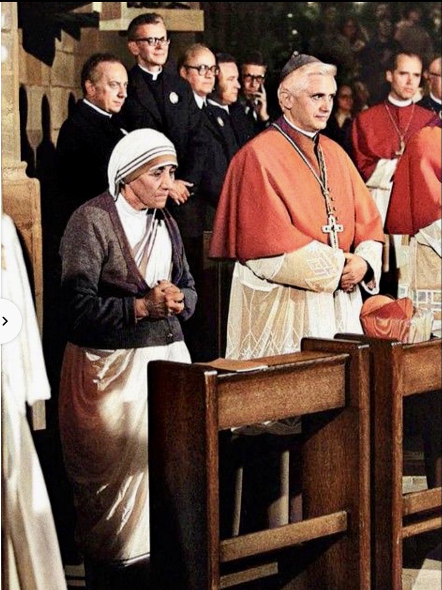 SinghLions's tweet photo. Former Pope, Benedict XVI, who became the first pontiff to resign in some 600 years, has died aged 95. Sharing this beautiful memory of Pope Benedict XVI and India’s very own, Mother Teresa. #PopeBenedict https://t.co/kTQ1yEQMcS