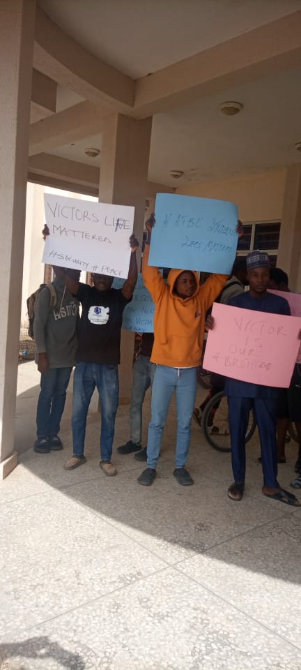 muhammadasumar's tweet photo. What is our fault?
Upon all this hardship and now our lives😭😭.
Are we to forcus on our studies and exams or insecurity?
Pls you should come to our aid🙏. 
#ATBUSLM #StudentLiveMatters #OneBallewites #WhoIsNext @ATBU_Connect @SUG_ATBU @AtbuStudents https://t.co/bAG8VBOX8P