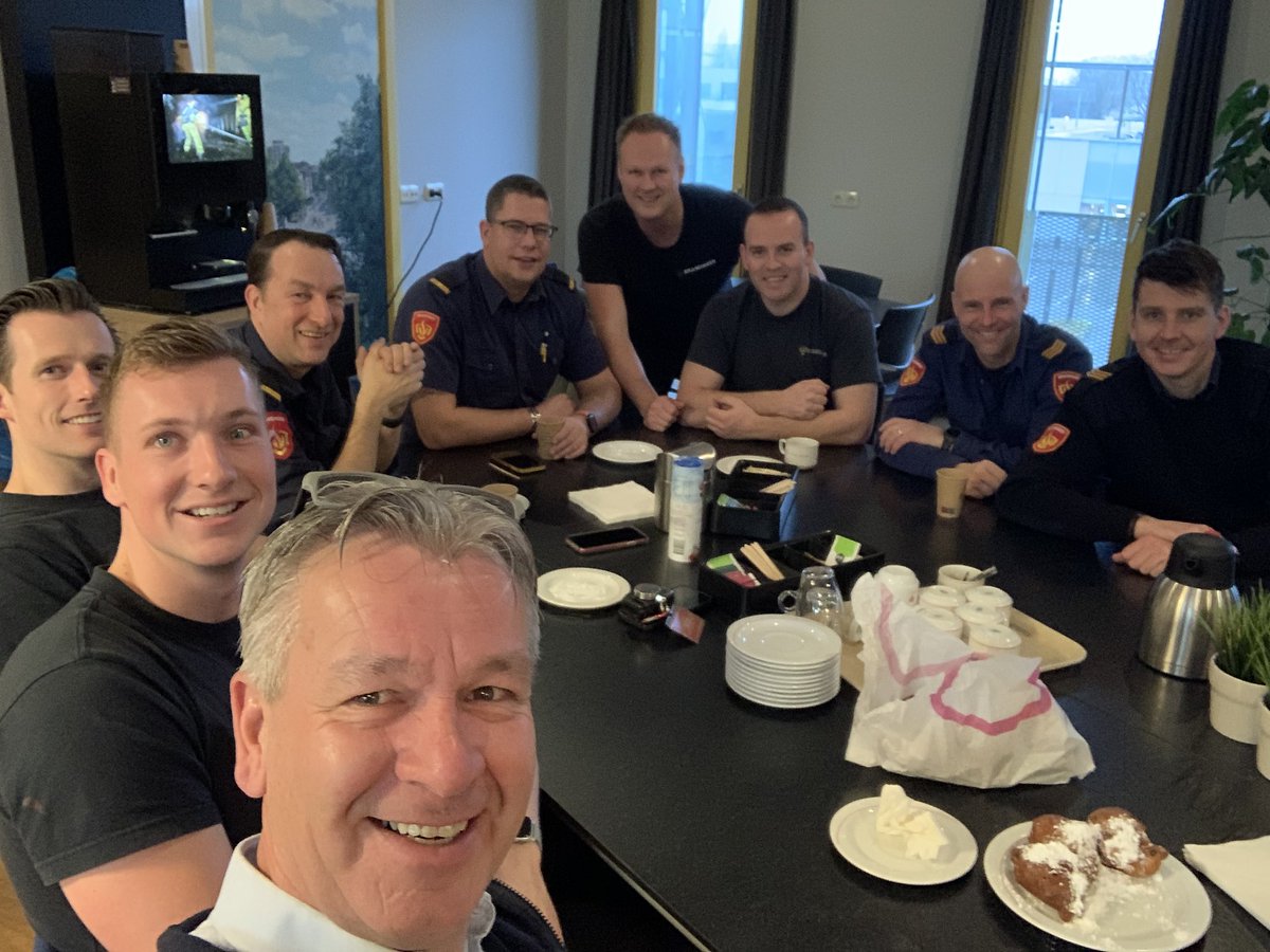 Wiej bint der altied <a href="/BrandweerTwente/">Brandweer Twente</a>. Ook met oud en nieuw. Hou het allemaal een beetje veilig de komende uren/nacht@#oudejaarsdag