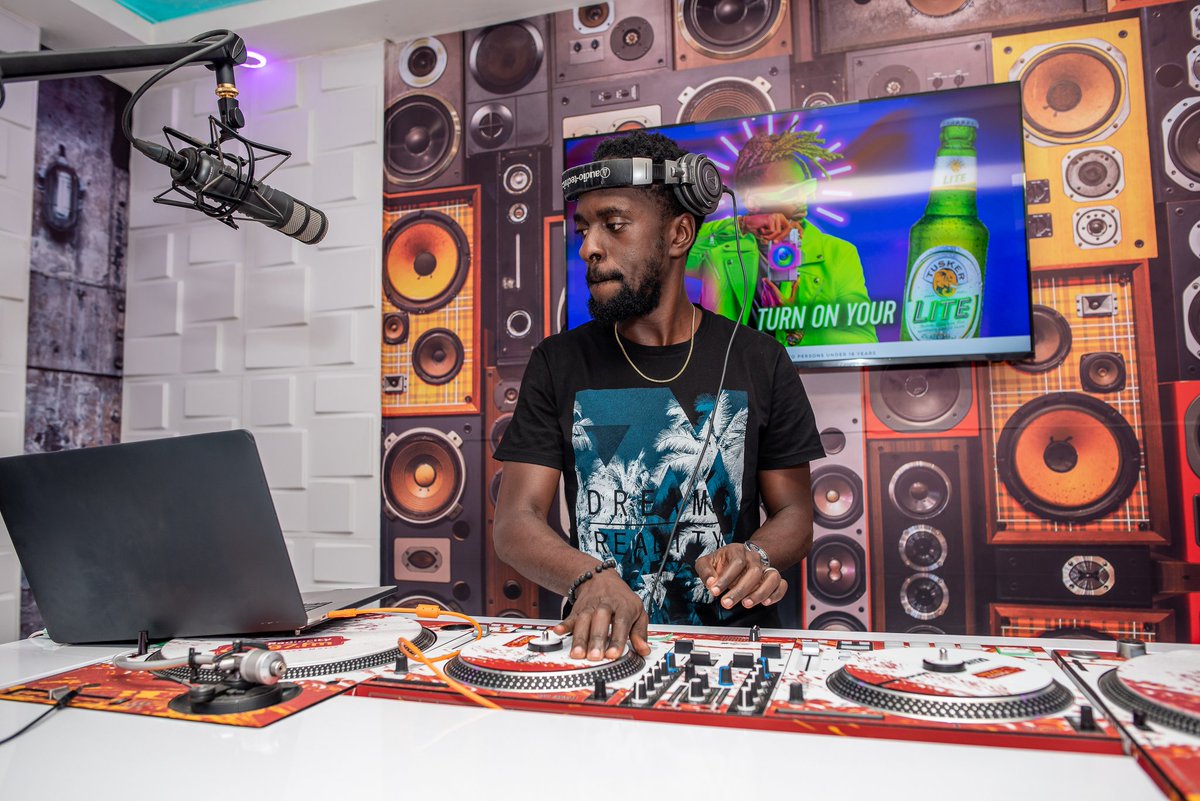 The_Electricguy's tweet photo. The year can't go to an end without appreciating the game changer @iamdeejayjo. Who has influenced the #mashup_lab into the ugandan deejaying.
No #mashup no party in #2023 https://t.co/ttLREU4P8n