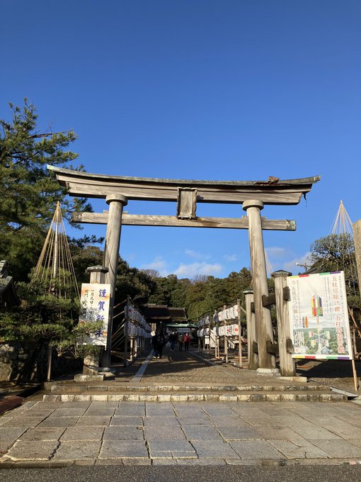 ここだけ異常に晴れてる社 