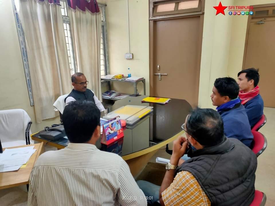 SfiKhowai's tweet photo. TSU Central Committee এবং TYF Central Committee, Tripura  এর এক প্রতিনিধি দল আজকে উচ্চশিক্ষা অধিকর্তার নিকট ৫দফা দাবিতে এক ডেপুটেশনে মিলিত হয়। 
#sfitsutripura https://t.co/5qwmjJlbXF