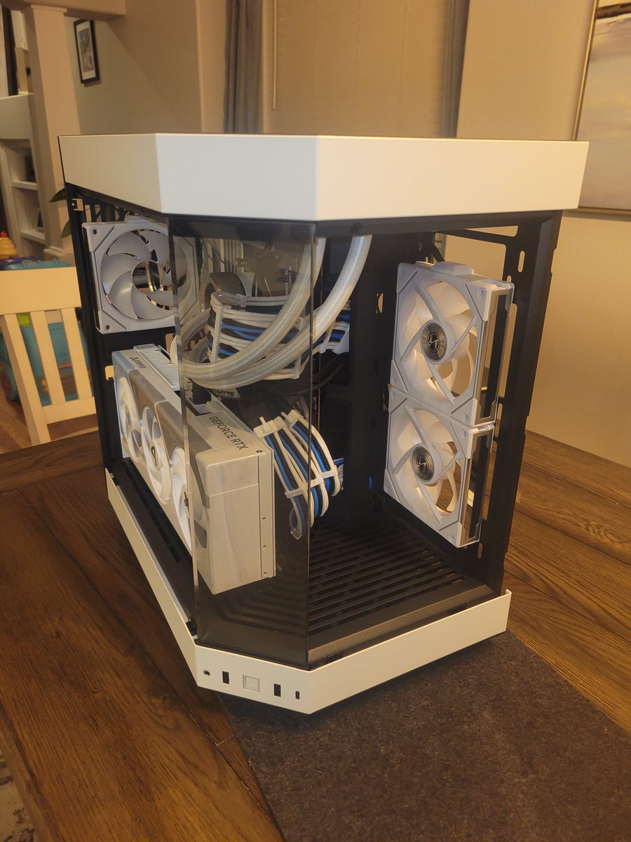 CPreczewski's tweet photo. Exhausted, but super satisfied!!!
I am so proud. Got her done and only a few snags along the way. Tired and gonna sleep then take a test ride in the AM!
#PCGaming #MyFirstBuild
🪛💪😮💨💤💤 https://t.co/WKSvsVUyvP