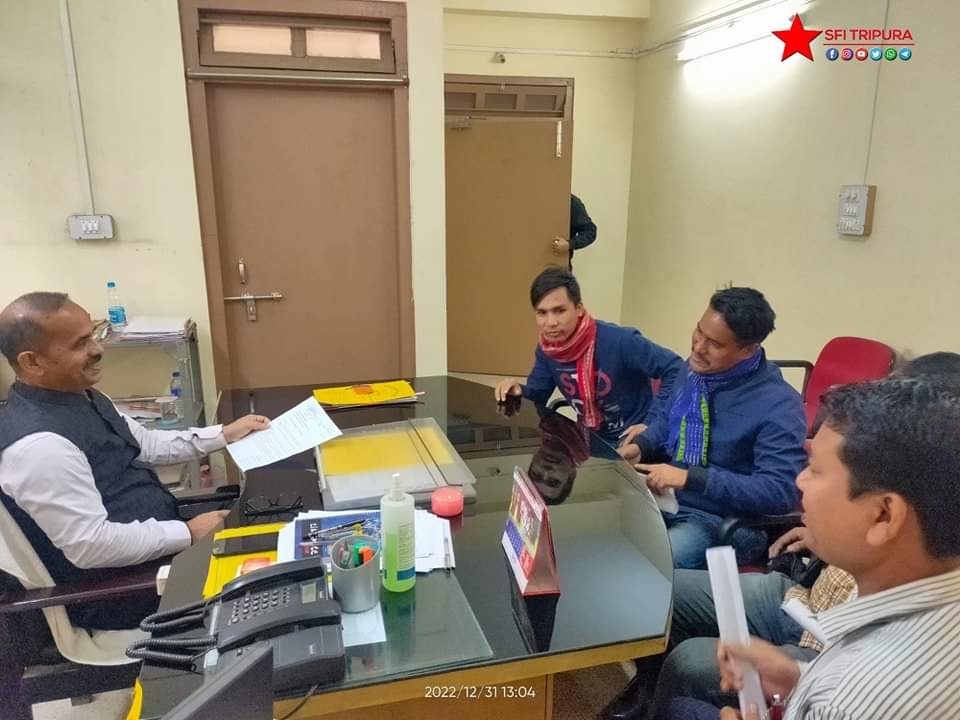 SfiKhowai's tweet photo. TSU Central Committee এবং TYF Central Committee, Tripura  এর এক প্রতিনিধি দল আজকে উচ্চশিক্ষা অধিকর্তার নিকট ৫দফা দাবিতে এক ডেপুটেশনে মিলিত হয়। 
#sfitsutripura https://t.co/5qwmjJlbXF