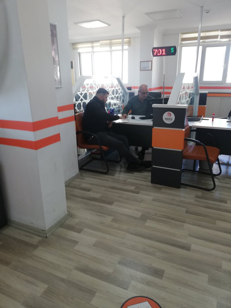 ugurpekin0's tweet photo. Hafta sonu, yıl sonu demeden Erzin nüfus müdürlüğü olarak bugün de vatandaşlarımıza hizmet vermektedir. @nazmicicekk @HatayNufus @TCNufus @sefikaygol https://t.co/2jHefJEgfy