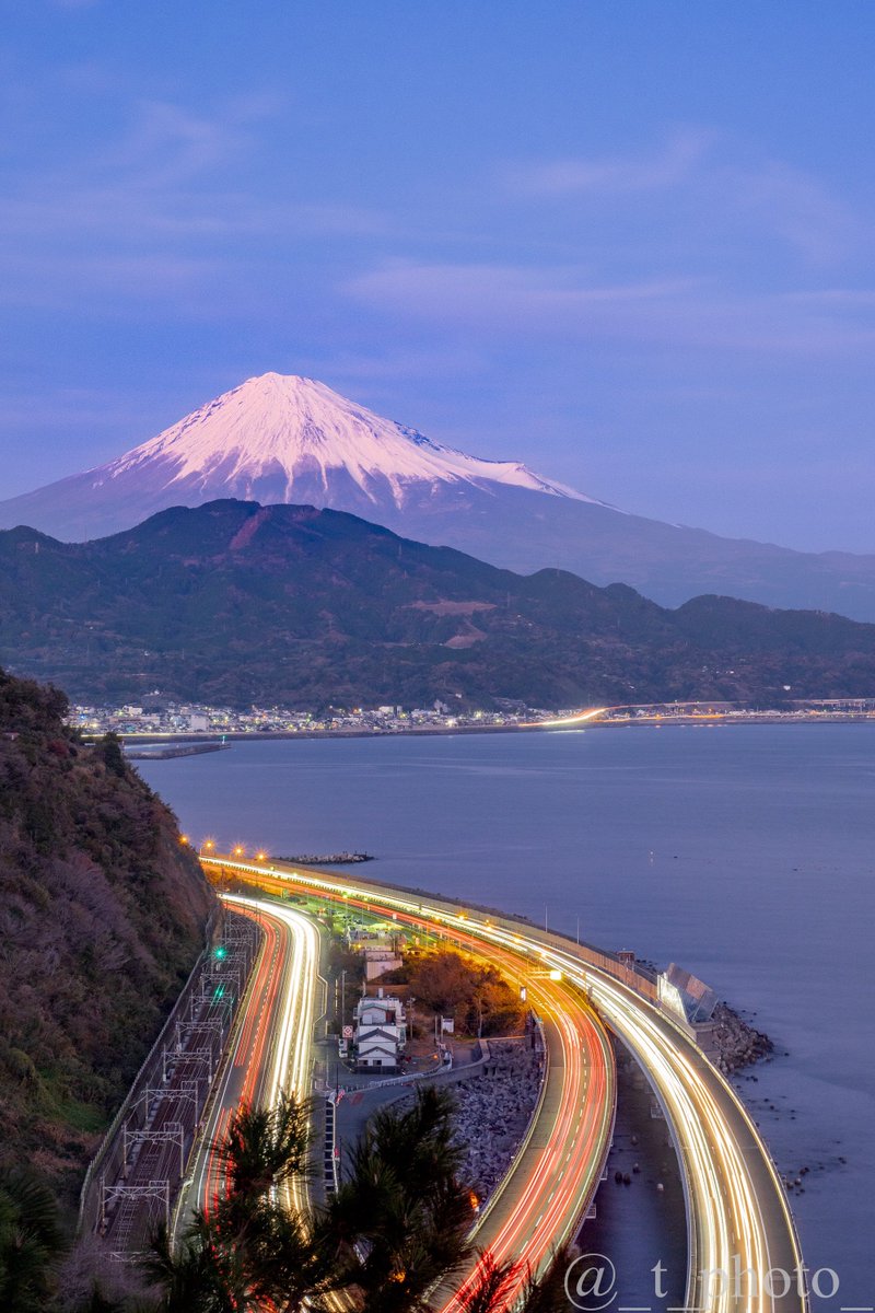 _t_photo_'s tweet photo. 今年もお疲れ様でした

＃富士山 #サンセット #photography https://t.co/zEnZyB91em