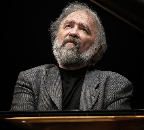 It feels almost personal that <a href="/BBCNews/">BBC News (UK)</a> (yes, BBC) reports that of 17 notable 2023 deaths in music, 0 were classical musicians. Especially demoralising that one of my great inspirations, Radu Lupu, was not worthy of mention. <a href="/BBCRadio3/">BBC Radio 3</a> <a href="/MusicMagazine/">BBC Music Magazine</a> bbc.co.uk/news/extra/o8x…
