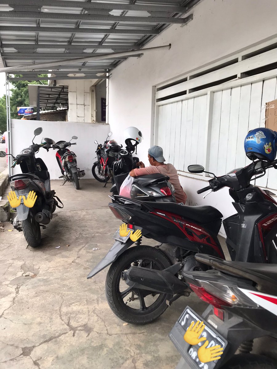 mtchcat's tweet image. kejadian siang hari ini drama kunci motor pake masuk ke dalem jok, penutup ditahun 2022🙂