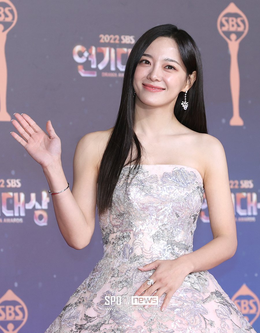 김세정 KIM SEJEONG on Twitter "[PRESS] 221231 2022 SBS Drama Awards Red Carpet Sejeong 김세정