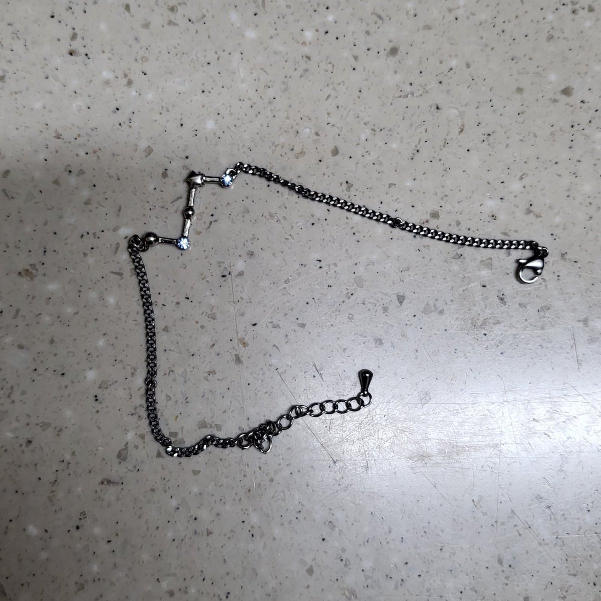 아니이이.. 도망가지 말라고 묶었니..ㅠㅠㅠ 밑에 끼우는데가 지들끼리 묶여서 안풀려어어어ㅓㅓㅓㅓ