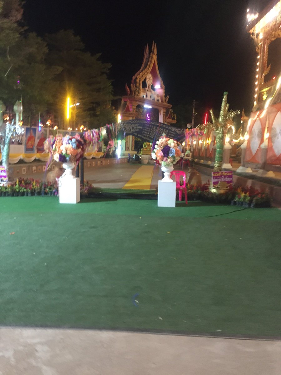 mcdbenz9's tweet photo. วันนี่ นา���กาะ วัดมีรถแก่ฉลองงาน https://t.co/LxAk9NmzyD