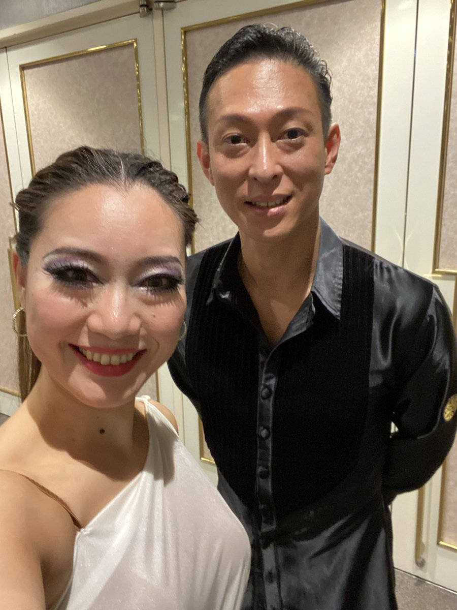 dance_w001's tweet photo. 今年も大変お世話になりました！
長年勤務した教室がクローズし、ご心配もおかけしましたが、たくさんの方々が応援し、手を差し伸べてくださって、改めて周りの皆さんの温かさを感じた一年でした。心から感謝いたします。
2023年もどうぞよろしくお願いします。 https://t.co/bG1y1o7B1W