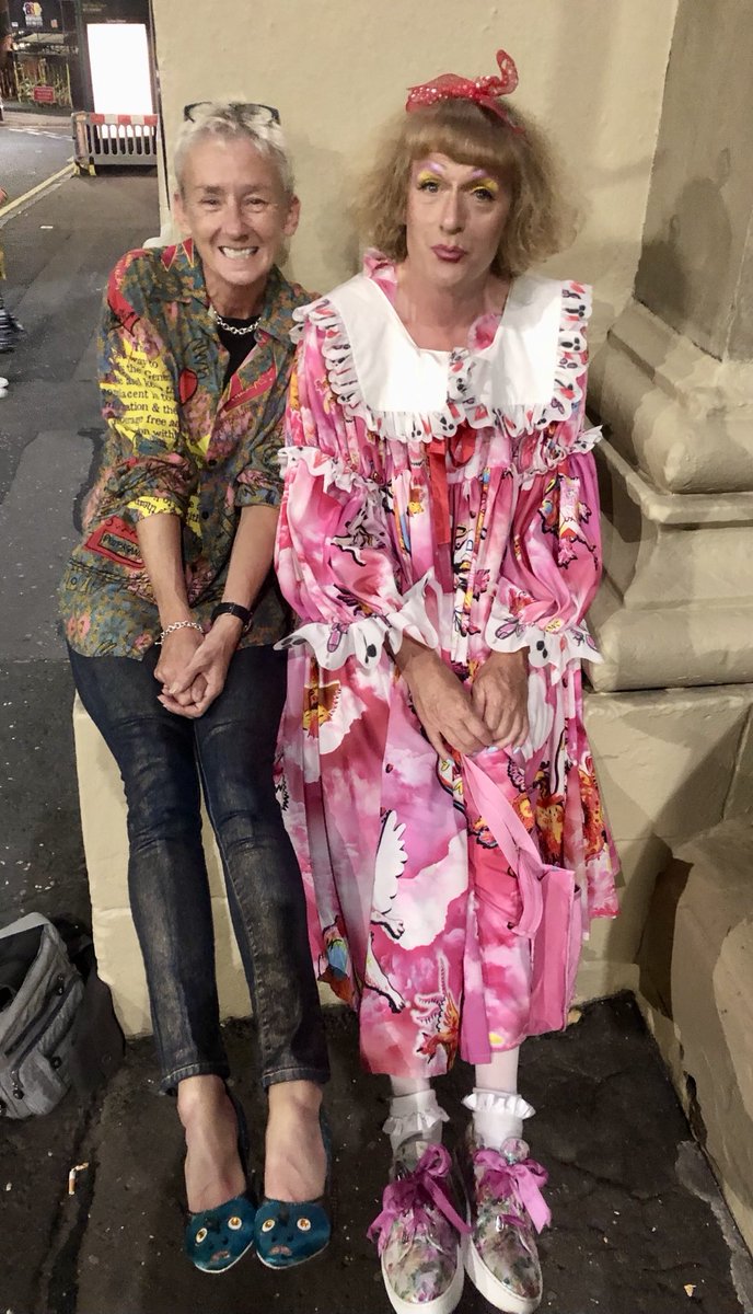 ArtyBagger's tweet photo. Knight of the realm you’d most want to hang out with. Congratulations to the ever fabulous Sir ⁦@Alan_Measles⁩ who does art, explains art and  inspires art in everyone 🌟 https://t.co/Do2r4Bj88c