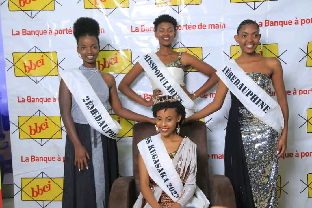 IngoMagazine's tweet photo. ✍Icababa ciwe ca 1 ni #Mutima_Rose_Maëva, nawe akaba yahawe agashimwe kangana 800.000 fbu
✍Icegera ca 2 ni #Hatangimana_Christa_Olivia  yahawe 500.000 fbu 
✍Umwigeme yakunzwe n'abantu (Miss populaire) nawe ni #Nishimwe_Marie_Justine yahawe  500.000fbu.
#ingomag https://t.co/XN9VSqg9r0