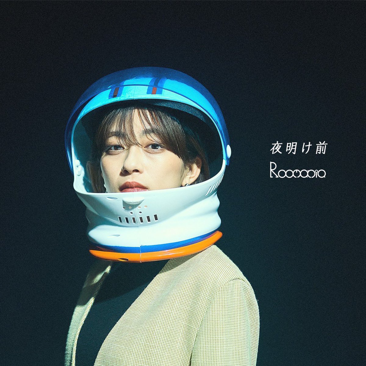 roomania_jp's tweet photo. 【Roomaniaから皆様へ💐】

2022年はRoomaniaにとって、アルバム1作、シングル3作をリリースし、楽曲��作・発表の面でとても充実した1年になりました。

来年も皆様に音楽で寄り添えますように。
2023年もRoomaniaをよろしくお願いします🎨 https://t.co/qLbg3b4SnG