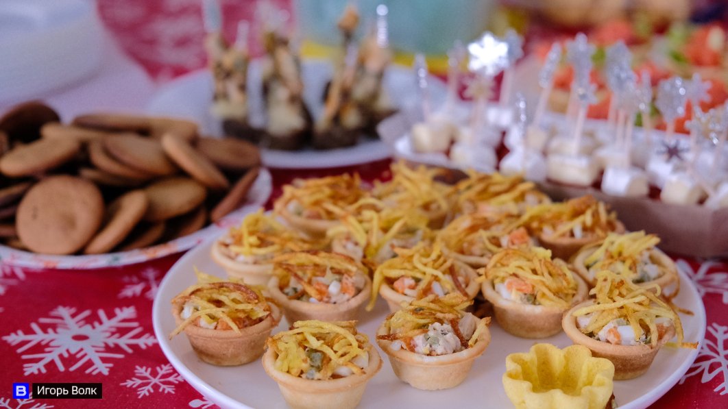 Чем красивей новогодний стол, тем меньше хочется есть

В эфире - "От Микояна до Мамиконяна". У микрофона – Валерий Санфиров. Гость - Светлана Калинченко.

Слушайте smotrim.ru/audio/2672931
Подписывайтесь на наш телеграм-канал t.me/vestifmplus