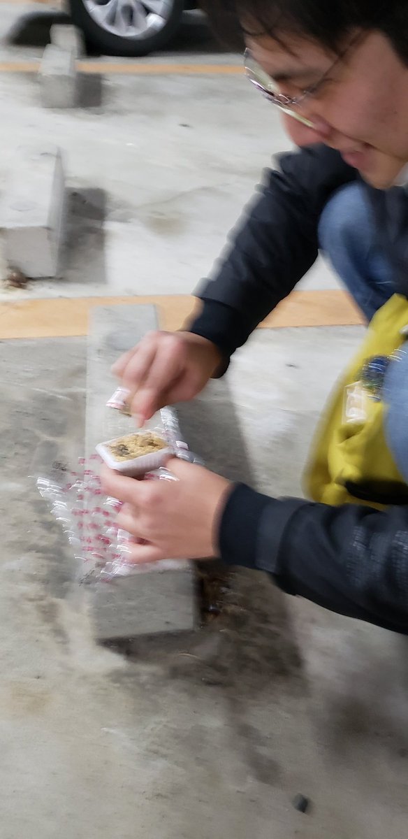 oo_fmf's tweet photo. 初めて食べるらしい https://t.co/3C1JQb8NOG