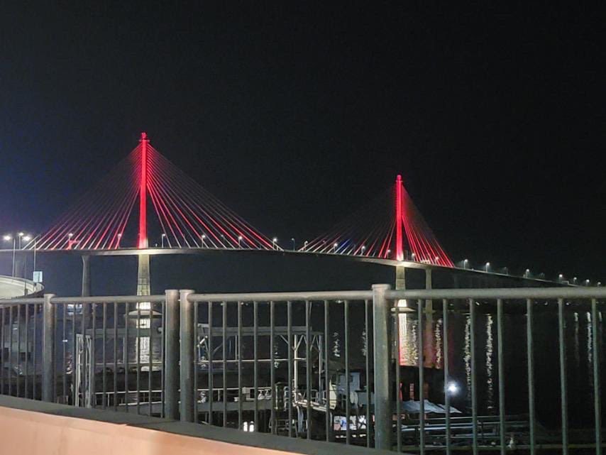 johnlucas62's tweet photo. A New Year light display to watch out for. The MPIC Cebu-Cordova Bridge. Countdown starts at 12 midnight. #HappyNewYear https://t.co/IDCVFwdehd