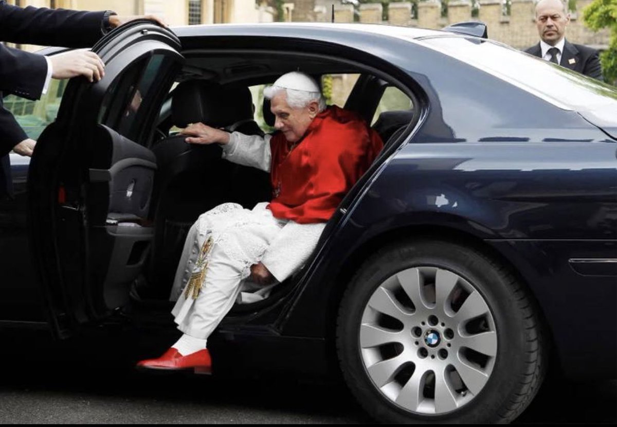 OliviaLeon22's tweet photo. Everyone on the awakening path knows the "public announcement" of the p£d0 Pope's death is a YUUUUUGE marker!!
Here we go, Tick Tock mother f***kers!!
#WereAlmostThere
#DarkToLight https://t.co/N0ditusKVs