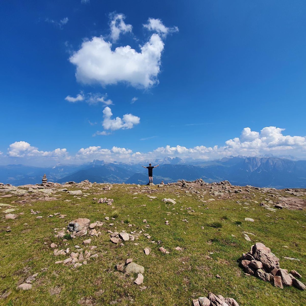 jayzbass's tweet photo. ⛰ Rittner Horn (2260 m)
Another year, another summit! 😍 Happy 2023 everyone!! 🎉🥂🍀
#throwback #rittnerhorn #ritten #sarntalalps #barbian #dolomites #bolzano #southtyrol #italy #mountains #alps #hike #hiking https://t.co/0rlFydcS9d