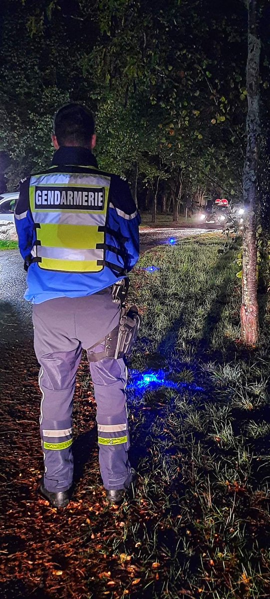 Gendarmerie_017's tweet photo. Vous avez repéré les petites routes pour cette nuit ?
Nous aussi !
C'est beau quand on est sur la même longueur d'onde. 😉
Bref, celui qui conduit, c'est celui qui ne boit pas.
#RoutePlusSure https://t.co/MWhJLV8ns2