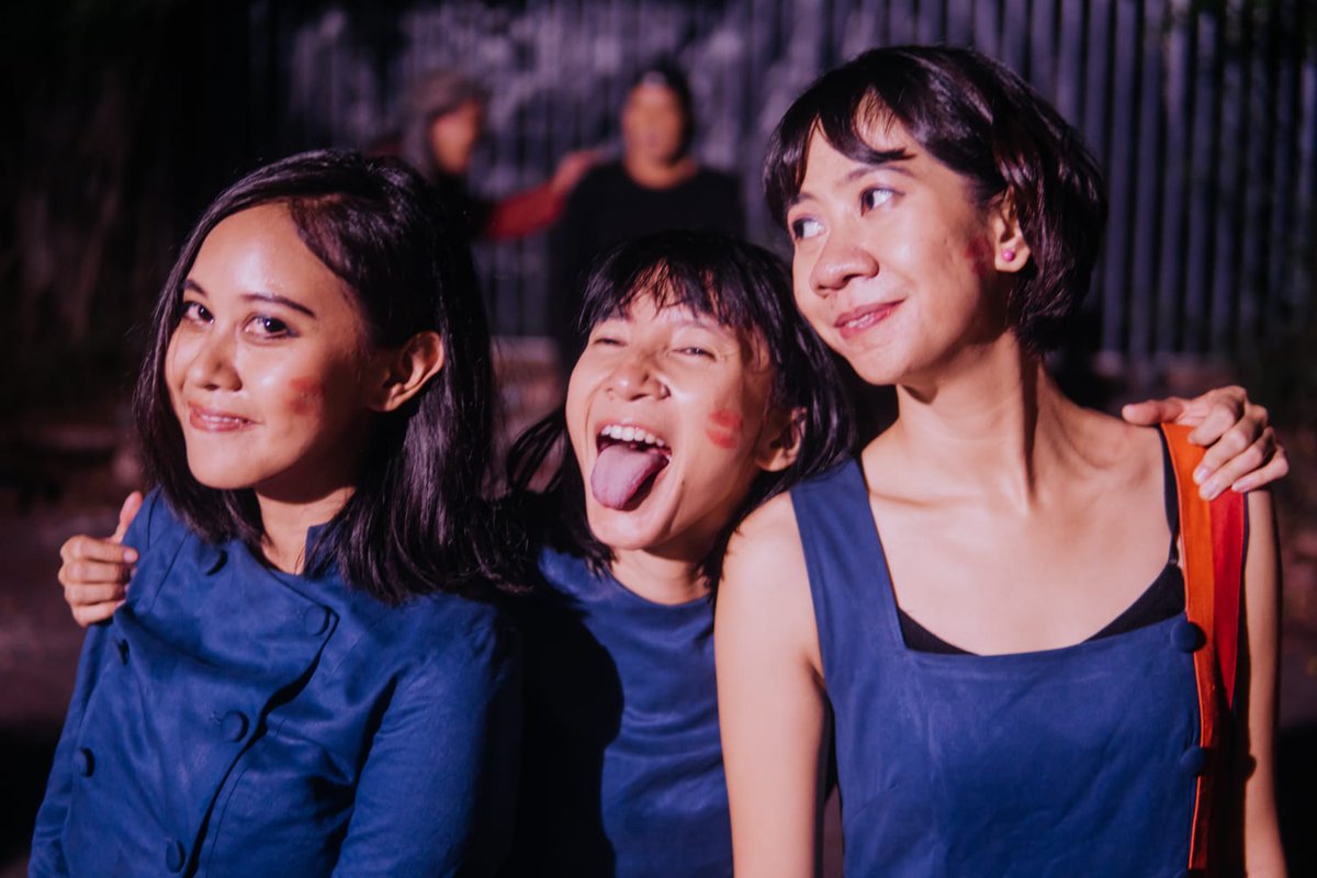 tanyatikayuyi's tweet photo. Halo semuanya, apa kabar? Semoga menjelang tahun baru ini kalian semua baik kabarnya dan diberikan kelancaran di 2023 nanti.

Setelah berjalan lima tahun sejak bermula sebagai Flower Girls, kami mau mengumumkan perjalanan FLEUR! berhenti di akhir tahun ini. https://t.co/aUOZyUM8Ky
