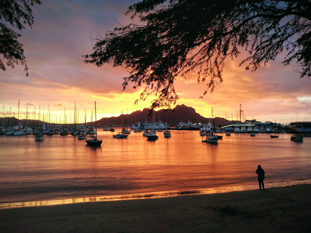 BarrosNataniel's tweet photo. Baía do Mindelo, Cabo Verde. https://t.co/Qm3IsekMWm