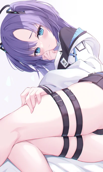 ユウカ…太ももにベルト巻いて……#ブルアカ 