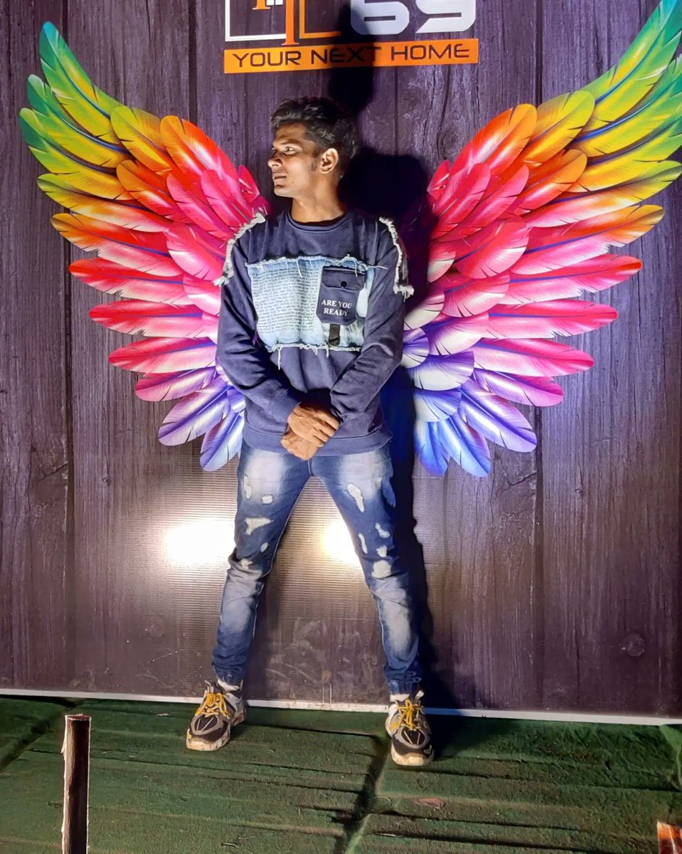 VlogVeer's tweet photo. Until you spread your wings, you'll have no idea how far you can fly. ...#viralveer #lifelessonquotes #the69yournexthome #promotionalpost https://t.co/nIie4jriAa