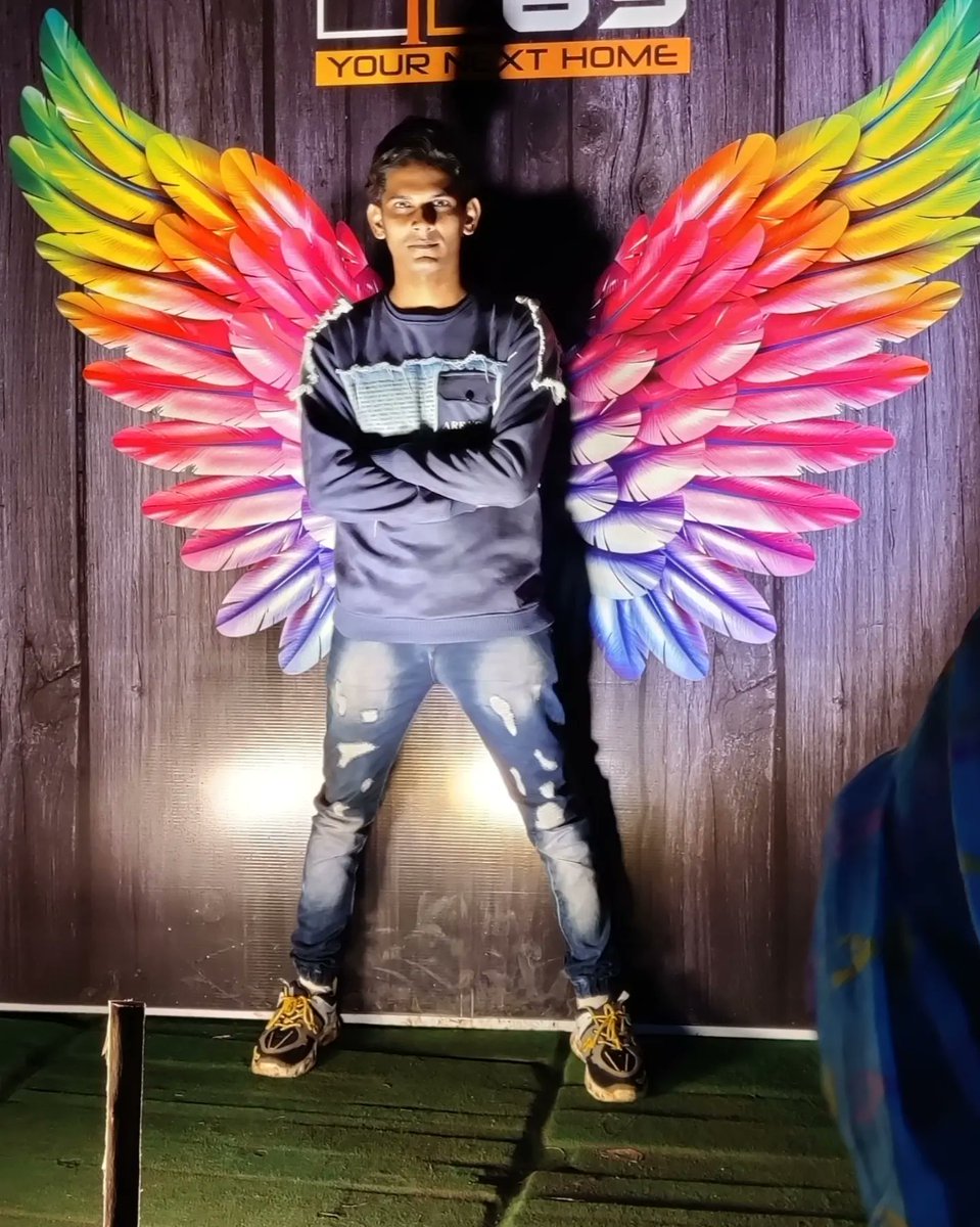VlogVeer's tweet photo. Until you spread your wings, you'll have no idea how far you can fly. ...#viralveer #lifelessonquotes #the69yournexthome #promotionalpost https://t.co/nIie4jriAa