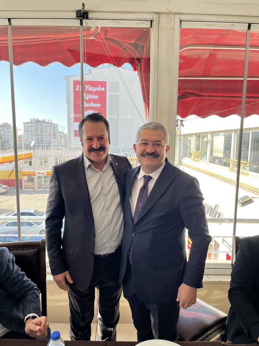 Soldaki 2018 VanTso seçimleri, sağdaki 2022 VanTso seçiminden, yaş artıyor ama kente hizmete aralıksız dewamkeee🧿