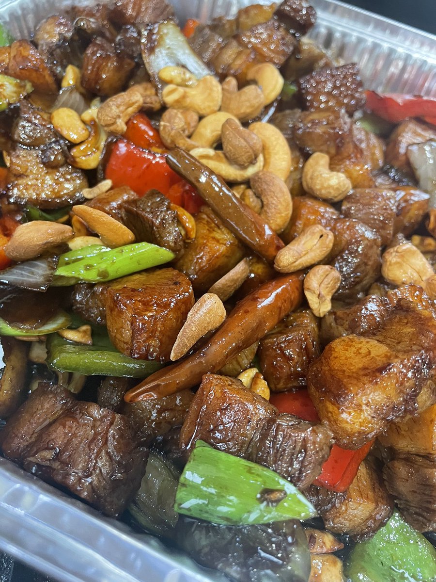 WalkingWok's tweet photo. Last job on the last day of 2022.  
The dish:  Stir Fried Pork Belly with Cashew Nuts.
Thanks for the support this year &amp; to my amazing helper who has been helping with the workloads.  
HAPPY NEW YEAR EVERYONE 🎉
#happynewyear  #welovebse #asianfoodcateringsuffolk #suffolk https://t.co/wUMwHpJ7ZS