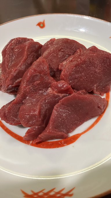 馬刺し!なんか近所に冷凍してるお店があったので! 