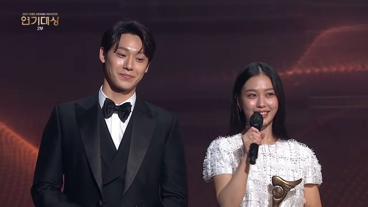 deardominsi's tweet photo. a year ago since this iconic shy and chaotic dominsi on kbs awards 2021! missing these two so much ♡ 

#DOMINSI #LeeDoHyun #GoMinSi https://t.co/RnrCggpCfx