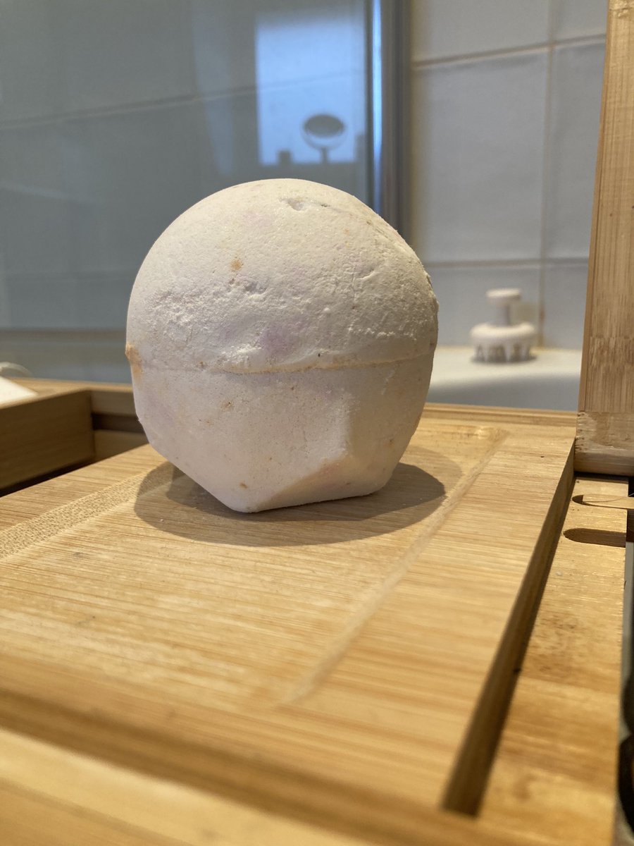 KarinCanisius's tweet photo. Ja ja ja je mag er zo in. #bozebruisbal #lush https://t.co/d7jmnaDlB7