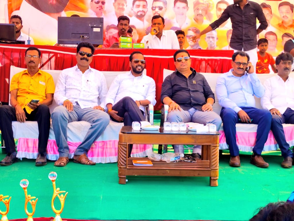 MeBalyaMama's tweet photo. धर्मवीर क्रिडा नगरी डोंगरीपाडा, खर्डी आयोजित CM चषक या टेनिस क्रिकेट स्पर्धेस भेट दिली.
#CM_Chashak2022 #CricketTournament #Khardi https://t.co/g8VsDKot6y