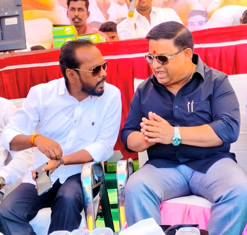 MeBalyaMama's tweet photo. धर्मवीर क्रिडा नगरी डोंगरीपाडा, खर्डी आयोजित CM चषक या टेनिस क्रिकेट स्पर्धेस भेट दिली.
#CM_Chashak2022 #CricketTournament #Khardi https://t.co/g8VsDKot6y