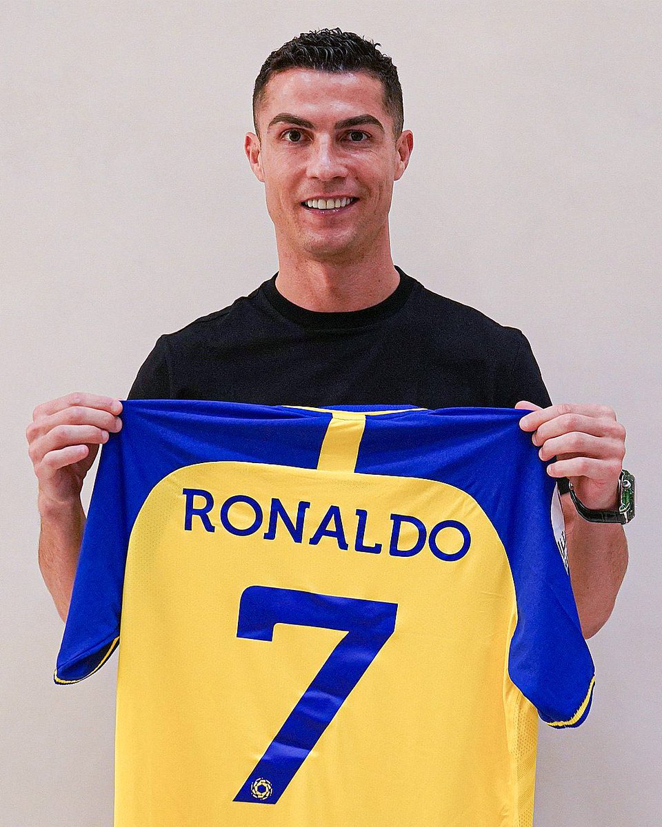 قيمة مختلفة تضاف إلى بلادنا تعزز مكانته تسويقيًا واستثماريًا.

كرة القدم صناعة ورياضتنا تستحق المزيد لأننا نعيش في عصر الرؤية التي لا تعترف بالخطوات البسيطة بقيادة قائدنا الملهم 

صفقة مهمة ونتمنى أن نشاهد مثلها في دورينا 🇸🇦