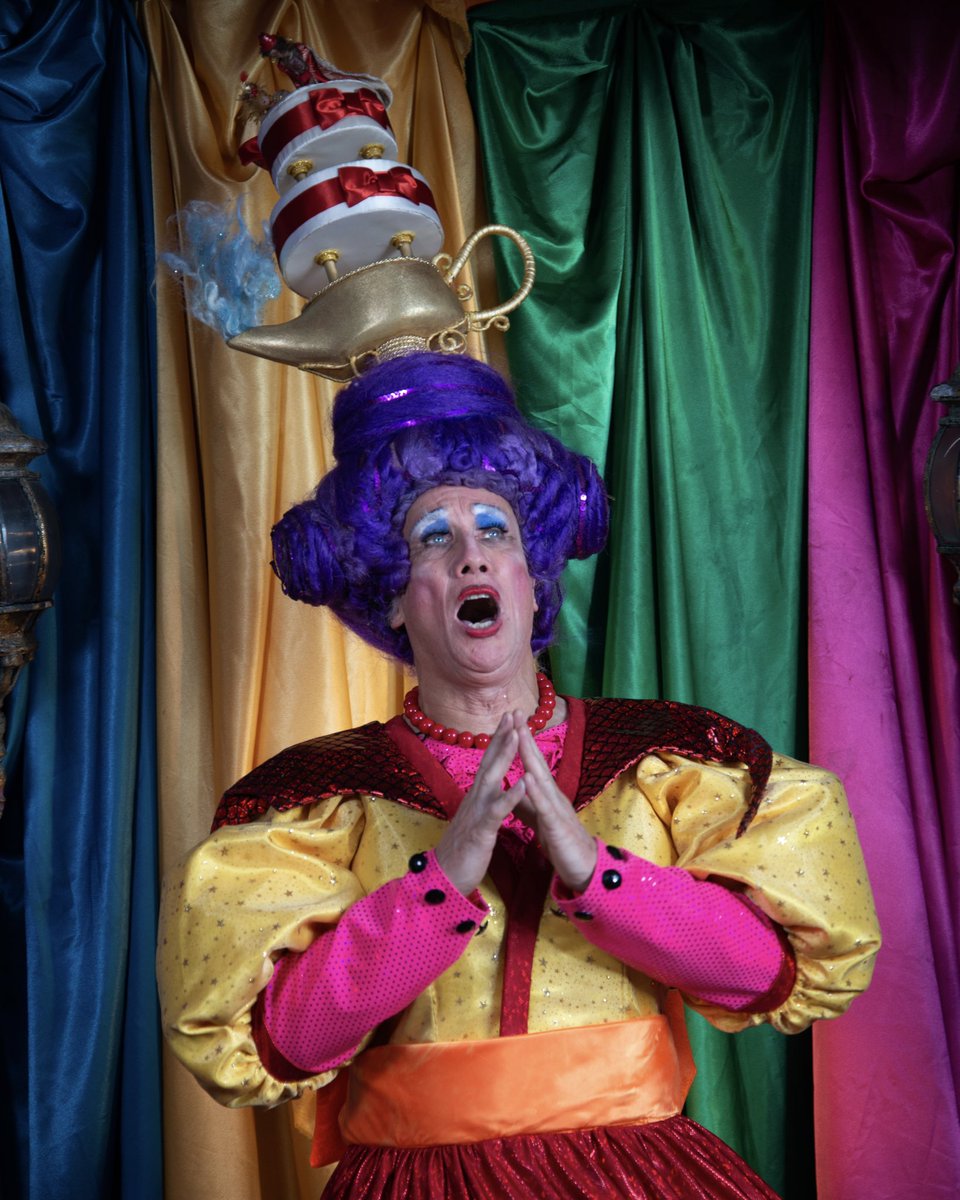 We hope all your wishes come true in 2023 - from everyone at #PantoOnline ✨🙏