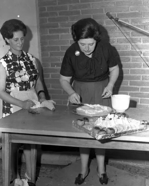superpan_py's tweet photo. No podemos dejar de celebrar el cumpleaños de nuestra fundadora, Doña Josefina Velilla de Aquino, quien ayer hubiera cumplido 106 años 🥹 

Su pasión: la cocina y enseñar. Su legado perdura en su hijo, nietos y en la memoria de sus alumnos 💫✨ https://t.co/BZEwOf1jro