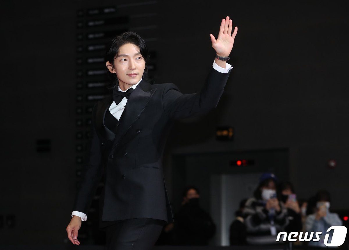 jgthaifamily_'s tweet photo. [Media pic] 2022.12.31

อีจุนกิ ร่วมงาน SBS Drama Awards 2022

#SBS연기대상 #2022SBS연기대상 #연기대상 #SBS드라마 #Againmylife #어게인마이라이프 #Againma #어겐마 #이준기 #LeeJoonGi #อีจุนกิ #ลีจุนกิ #LeeJunKi https://t.co/Aw2jyIF7KR