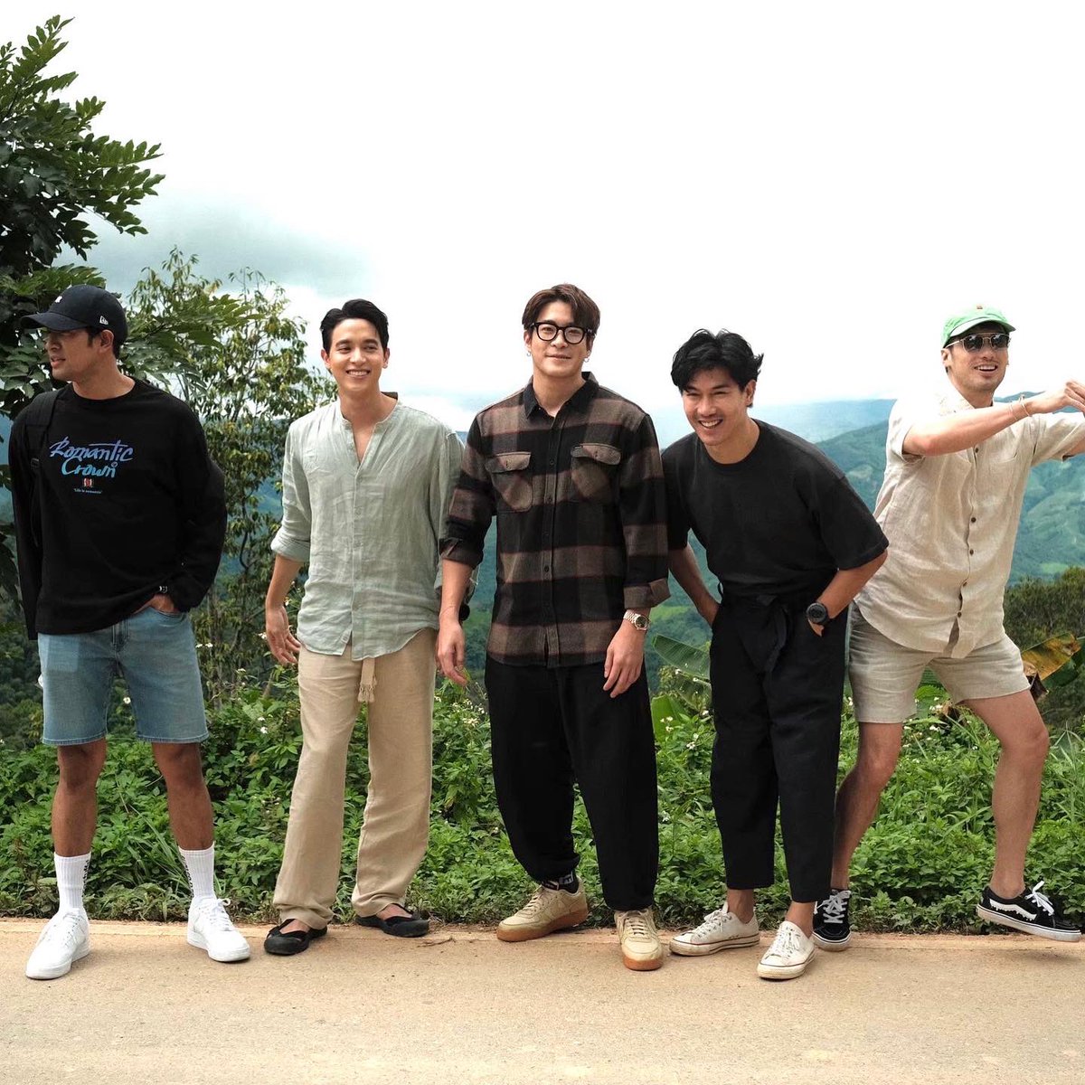 khondeeteenhai's tweet photo. HAPPY NEW YEAR นะค้าบบบทุกคน 💛 ปีนี้รักเราแค่ไหน ปีหน้าขอให้รักเราแบบทวีคูณเลยน้าาา 🤩 ฝากรักและติดตามพวกเราต่อไปน้าาา ปีใหม่นี้ขอให้ทุกคนสมหวังดั่งใจ คิดอะไรก้ขอให้ได้สมใจอยากนะครับ :) 
.
#คนดีที่ไหน #khondeeteenhai https://t.co/E9Tn0ac87H
