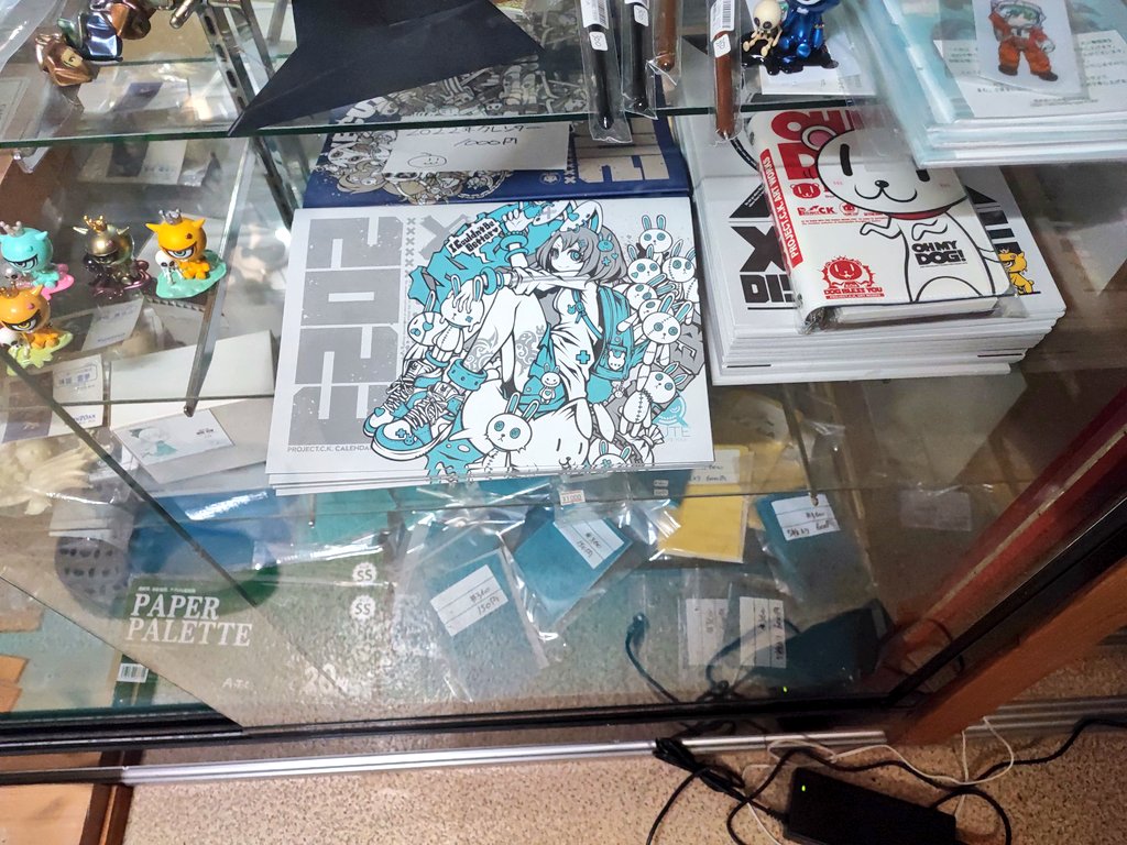 「大阪難波の模型喫茶 がれきっさ猫鯖()に若干数ですがPROJECT.C.K. C」|Project.C.K.のイラスト
