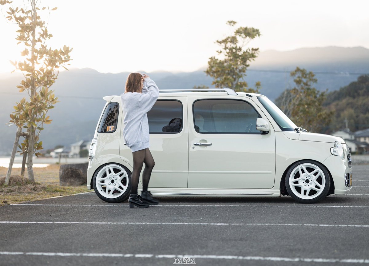 risa190202's tweet photo. やっとココア納車＆完成😊

MINI純正色ペッパーホワイトにオールペン
MINIのホイールです🙆‍♀️

多くの方に手伝ってもらいました
ありがとうございます🙇‍♀️

内装、エアコンパネルも白で可愛い💕

安部ちんとしさんとKAWAII FITMENTさんからのプレゼントも早速着ました😍

可愛い😍 https://t.co/s4pOCmQ4fz