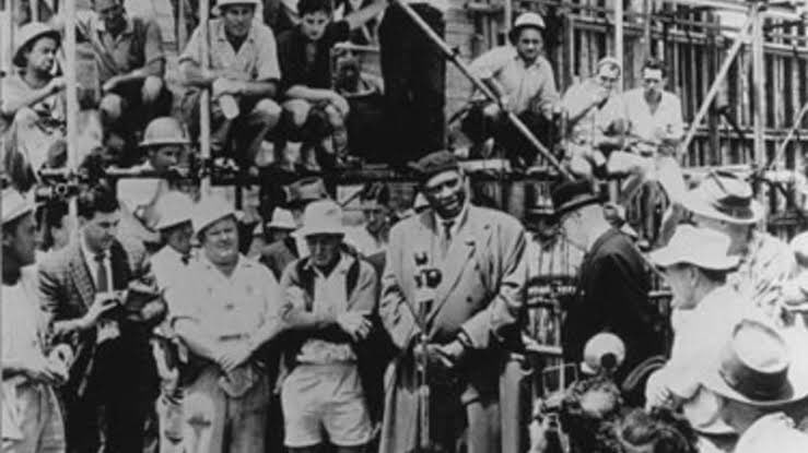 Anika3138971895's tweet photo. @silentmoviegifs Worth checking out Robeson’s trip to Australia, when he sang for the workers in Sydney. That voice. https://t.co/IT3ewFnu72