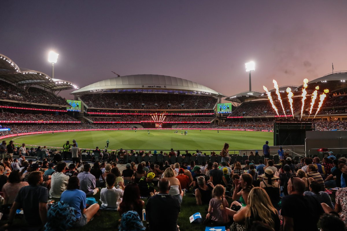 A huge crowd of 40,373 enjoying the action at Adelaide Oval tonight! #BBL12