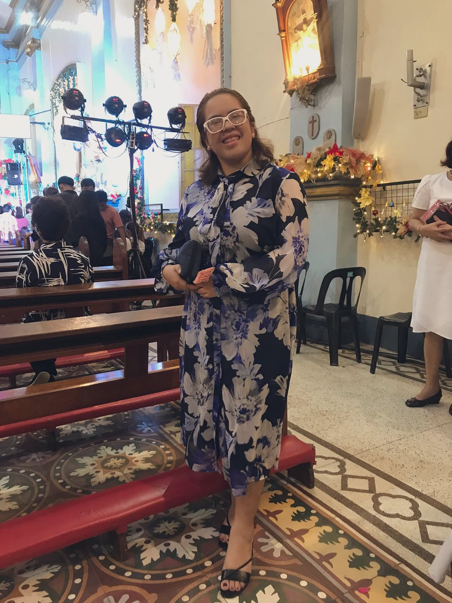 The aesthetic is rich tita na nakita magoffer ng malaki si kumare ng offertory kaya lalakihan nya rin.
