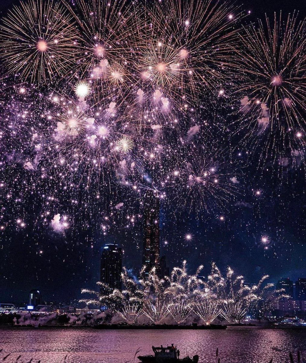 jeucrist's tweet image. Make a New Year's Eve wish: good luck, good luck, everything goes well.
Please keep loving and rush to the new year.🎆