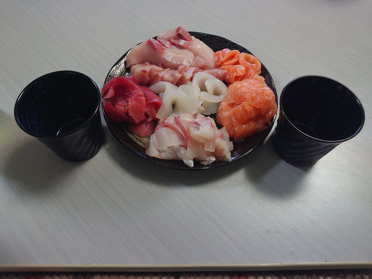 Winstoncharcoal's tweet photo. 飯は終わったので年を越す準備完了 https://t.co/UUtxeaMjZV