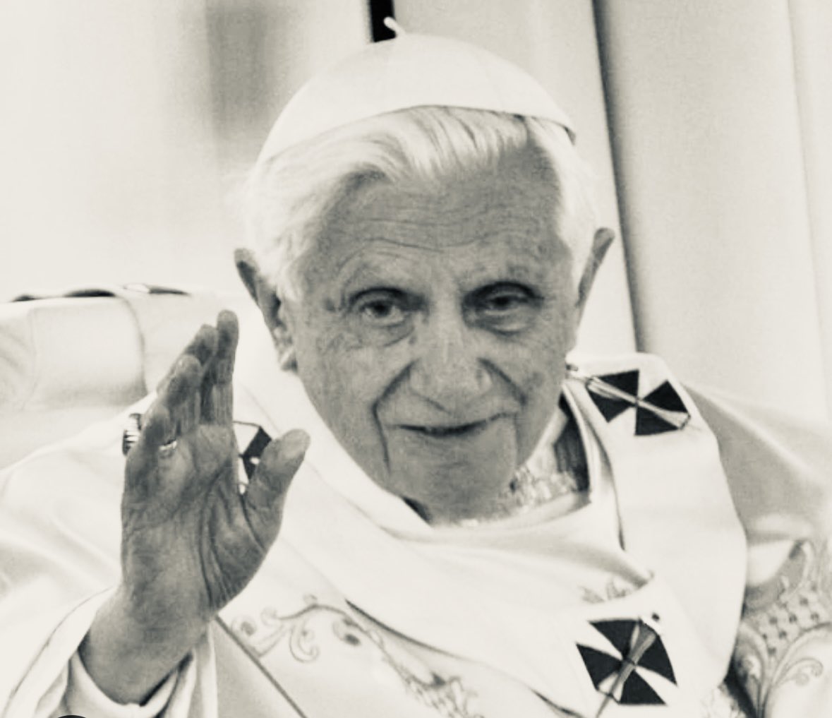 Requiem æternam dona ei, Domine, et lux perpetua luceat ei. Requiescat in pace.